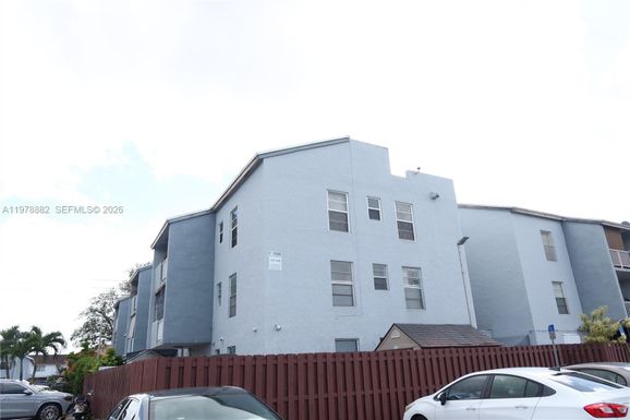 1725 W 60th St # F330, Hialeah FL 33012