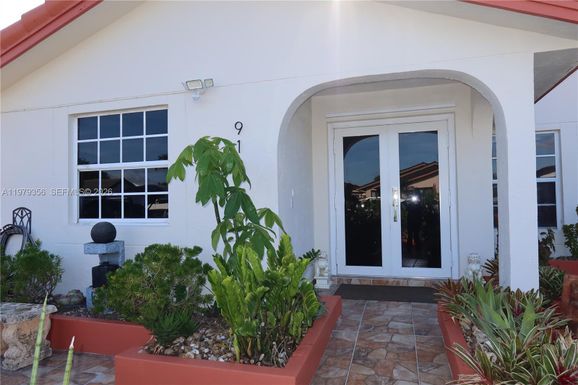 910 SW 140th Ave, Miami FL 33184