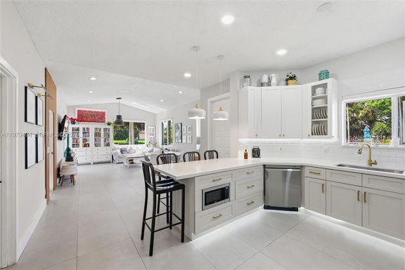 1166 SW 158th Way # 6, Pembroke Pines FL 33027