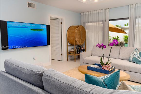 2930 Day Ave, Miami FL 33133