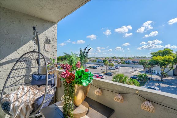 10000 NW 80th Ct # 2456, Hialeah Gardens FL 33016