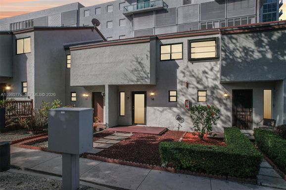 1901 NW S River Dr # 16B, Miami FL 33125