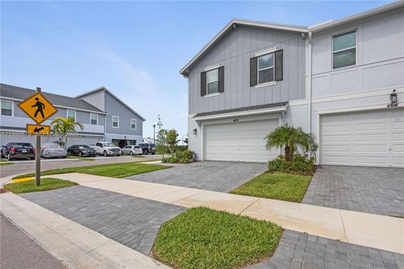 4820 N Longwood Lake Sq, Westlake FL 33470