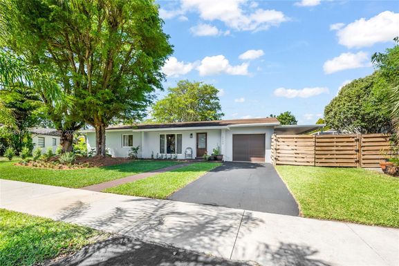 18044 SW 89th Pl, Palmetto Bay FL 33157