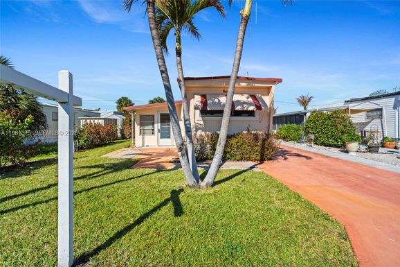 11055 SE Federal Hwy, Hobe Sound FL 33455