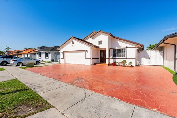 706 NW 135th Ct, Miami FL 33182