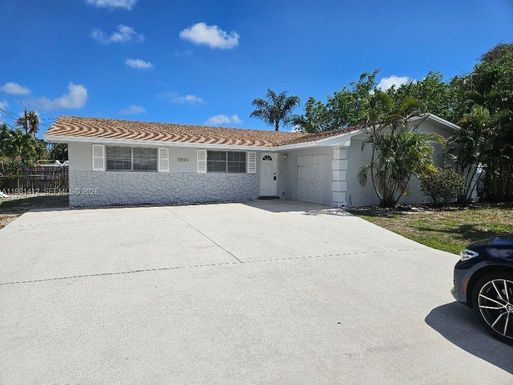 2885 Cambridge Rd, Lake Worth FL 33462