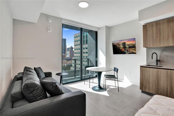 121 NE 5 St # 801B, Miami FL 33132