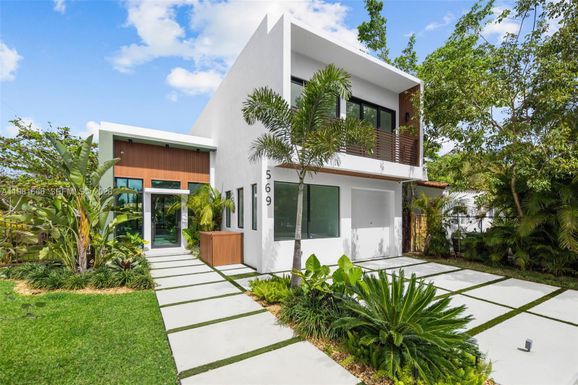 569 NW 44th St, Miami FL 33127