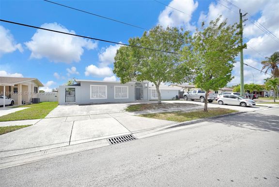 756 W 53rd St, Hialeah FL 33012