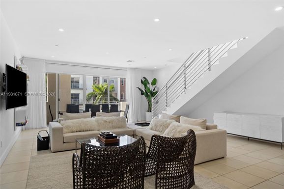 1034 NE 18th Ave # 205, Fort Lauderdale FL 33304