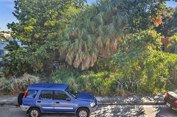 424 N J St, Lake Worth FL 33460