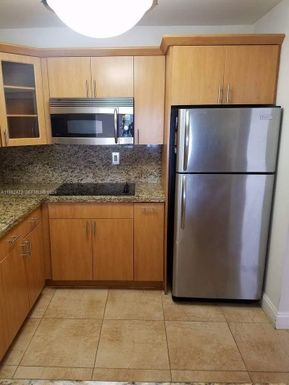 9682 Fontainebleau Blvd # 202, Miami FL 33172