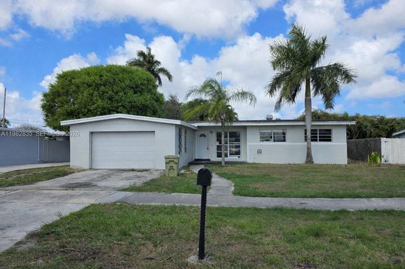 328 Ponte Vedra Rd, Palm Springs FL 33461