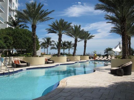 244 Biscayne Blvd # 3305, Miami FL 33132