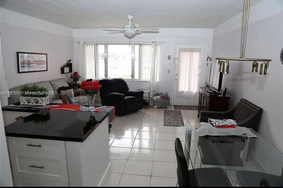 815 SW 10th Ter # 4V, Hallandale Beach FL 33009