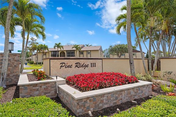 339 Pine Ridge Cir # 1, Green Acres FL 33463