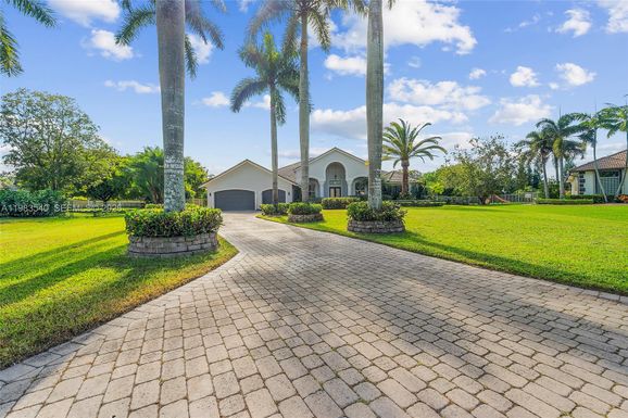 13253 SW 25th Pl, Davie FL 33325