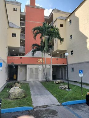 8235 Lake Dr # 107, Doral FL 33166