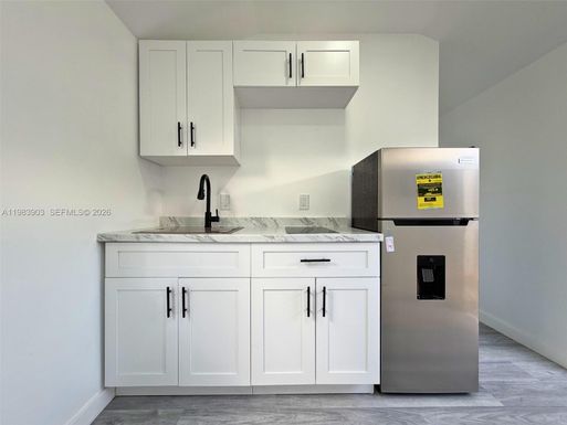 9255 SW 43rd Ter Rear, Miami FL 33165