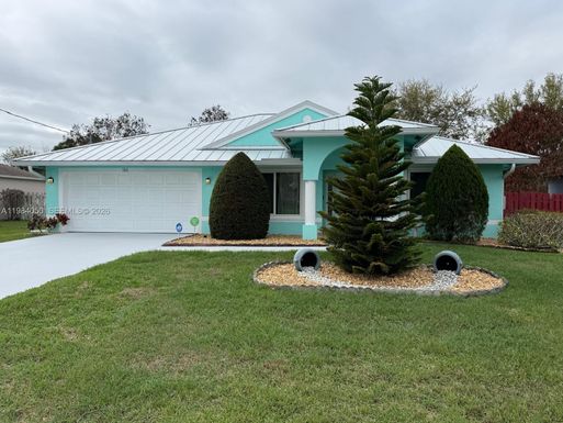 5861 NW Cullom Cir, Port St. Lucie FL 34986