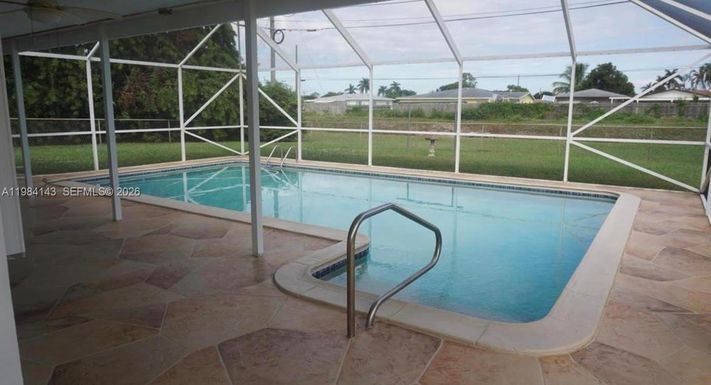 328 Riverdale Rd, Palm Springs FL 33461