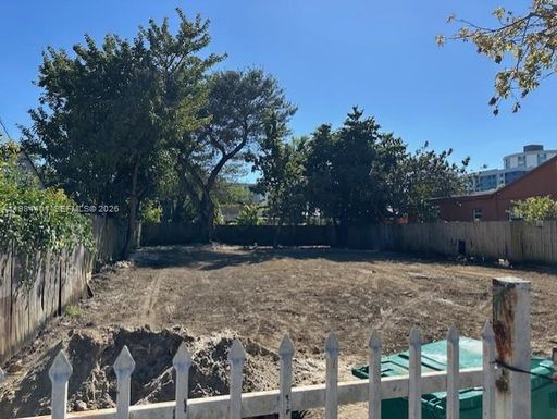 1738 NW 31st St, Miami FL 33142