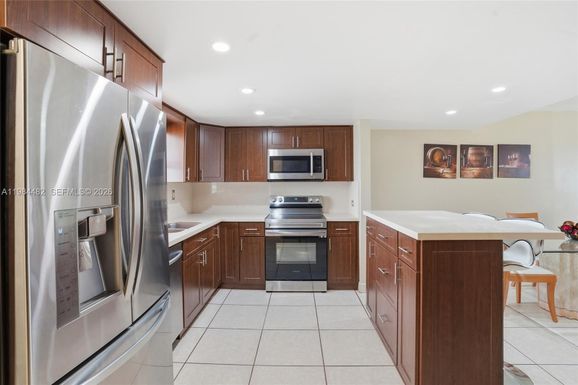210 NW 87th Ave # L206, Miami FL 33172