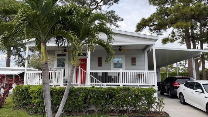 4219 Royal Manor Blvd, Boynton Beach FL 33436