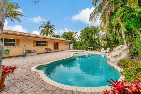11 Forest Hills Ln, Boca Raton FL 33431