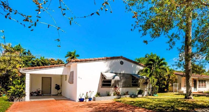 913 NE 4th St, Hallandale Beach FL 33009