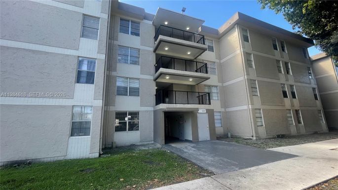 1805 W 56th St # 113, Hialeah FL 33012