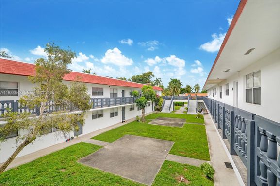 111 NW 152nd St # 13, Miami FL 33169