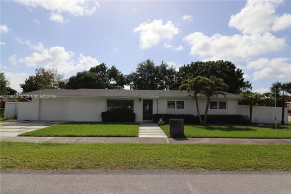 8123 SW 95th Ct, Miami FL 33173
