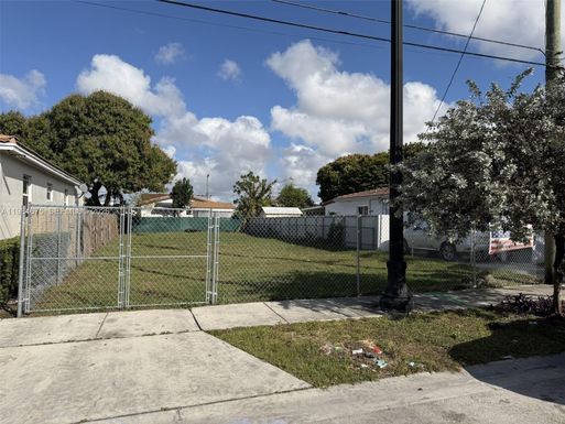 231 NW 62nd Ave, Miami FL 33126