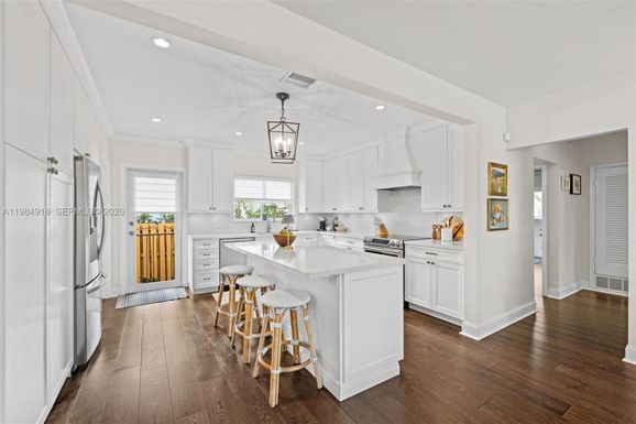 9880 NE 9th Ave, Miami Shores FL 33138