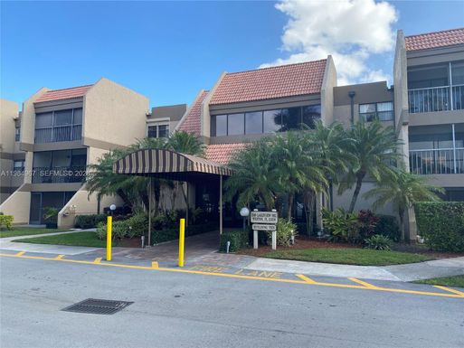 240 Lakeview Dr # 308, Weston FL 33326