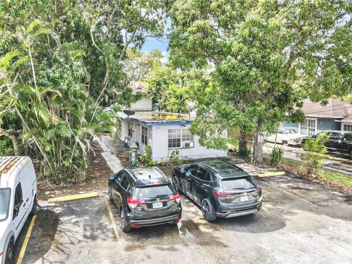 898 NE 39th St, Oakland Park FL 33334