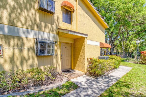 3095 N Oakland Forest Dr # 104, Oakland Park FL 33309