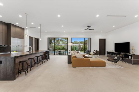 301 NE 27th Dr, Wilton Manors FL 33334