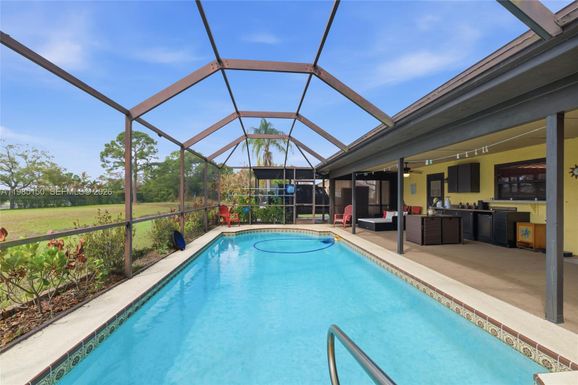 2580 SW Bayshore Blvd, Port St. Lucie FL 34984