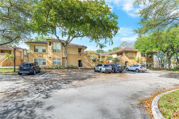 4759 Via Palm Lks # 312, West Palm Beach FL 33417