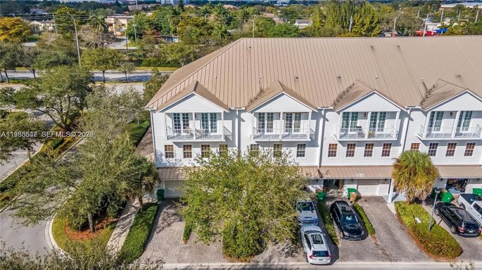 6841 N Lakeside Cir N # 1, Davie FL 33314