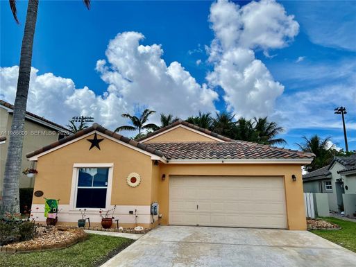 2102 NW 193rd Ave, Pembroke Pines FL 33029