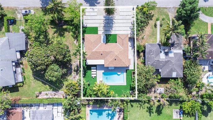 10801 Peachtree Dr, Miami FL 33161