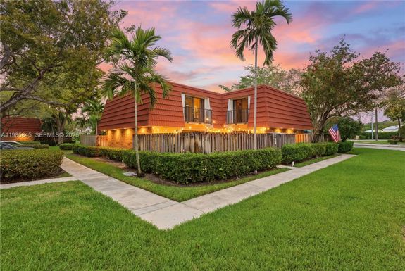 752 NW 98th Way, Plantation FL 33324