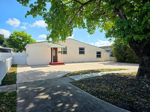 210 E 59th St, Hialeah FL 33013