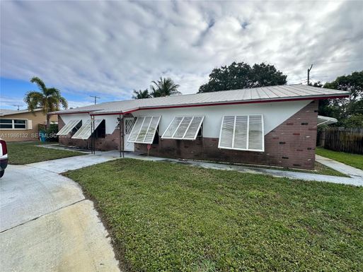 162 SE 27th Way, Boynton Beach FL 33435