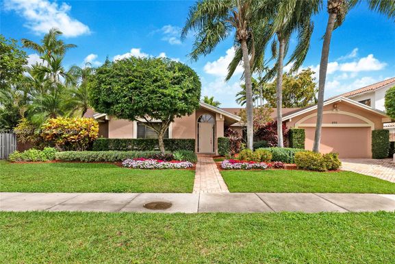 2011 NE 211th Ter, Miami FL 33179