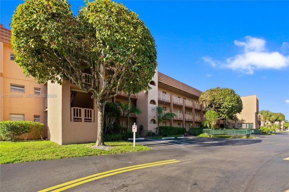 9540 Sunrise Lakes Blvd # 103, Sunrise FL 33322